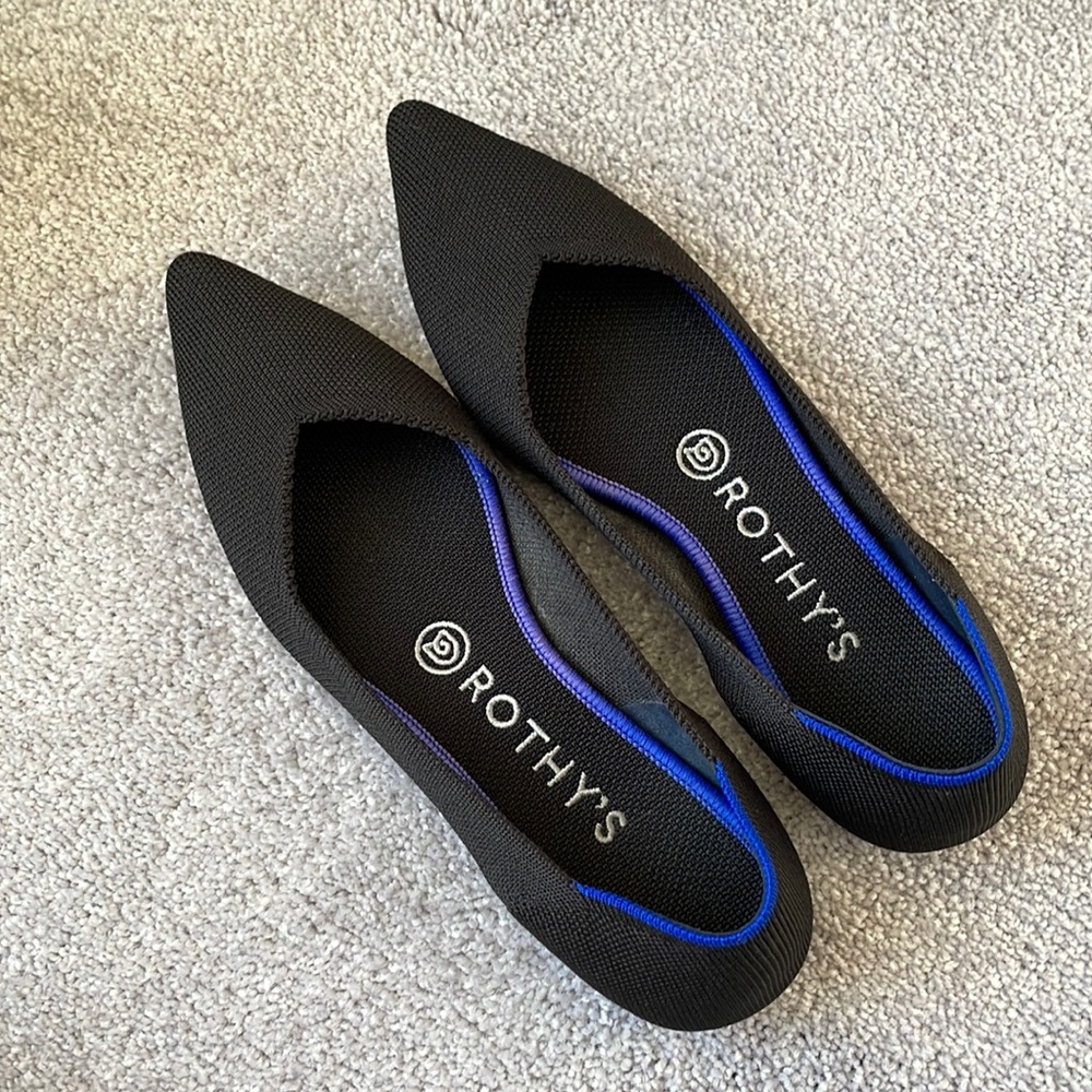 Like new classic point Rothys size 8 Black